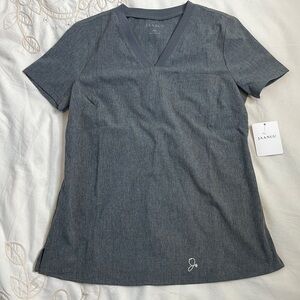 Jaanuu heathered gray one pocket scrub top NWT